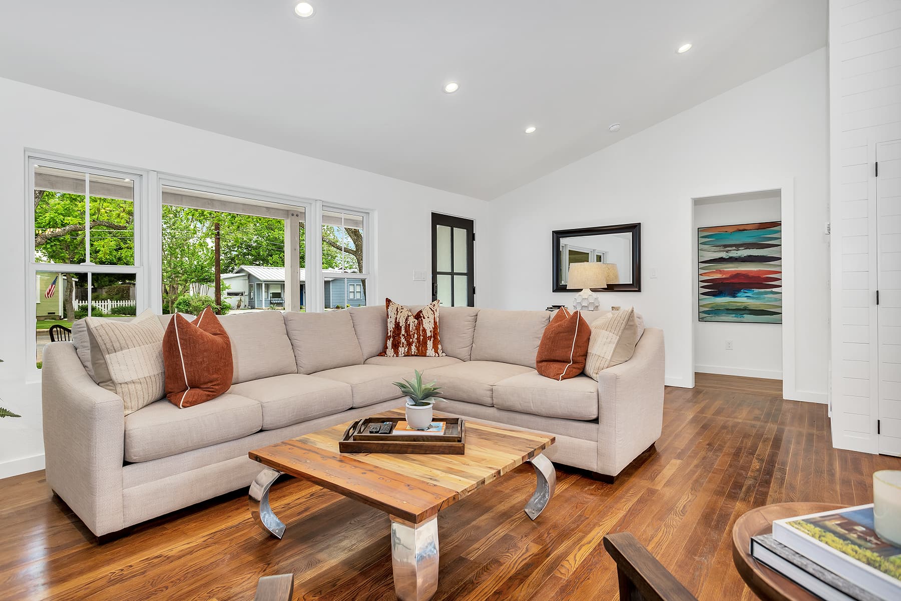 Burbank Casa Blanca - Image 9