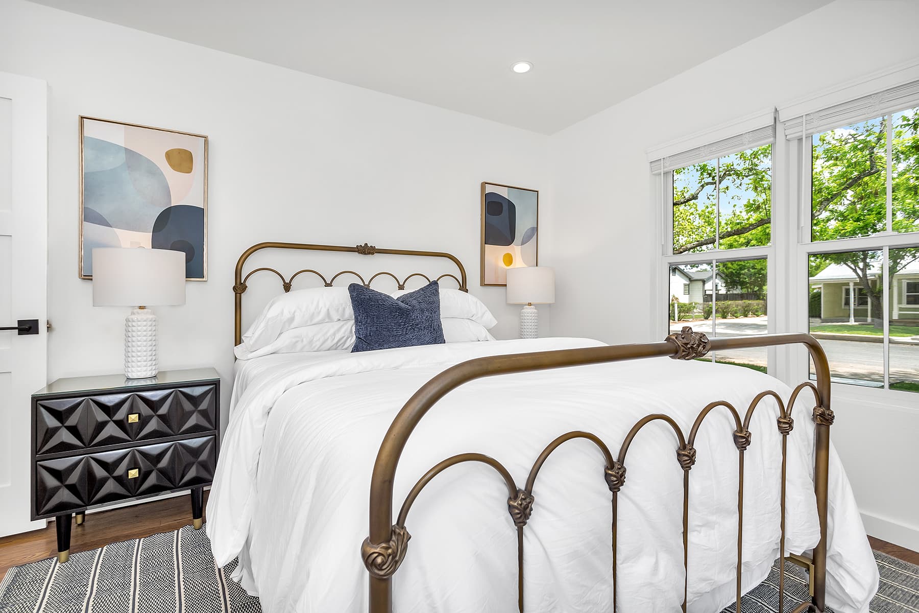 Burbank Casa Blanca - Image 13