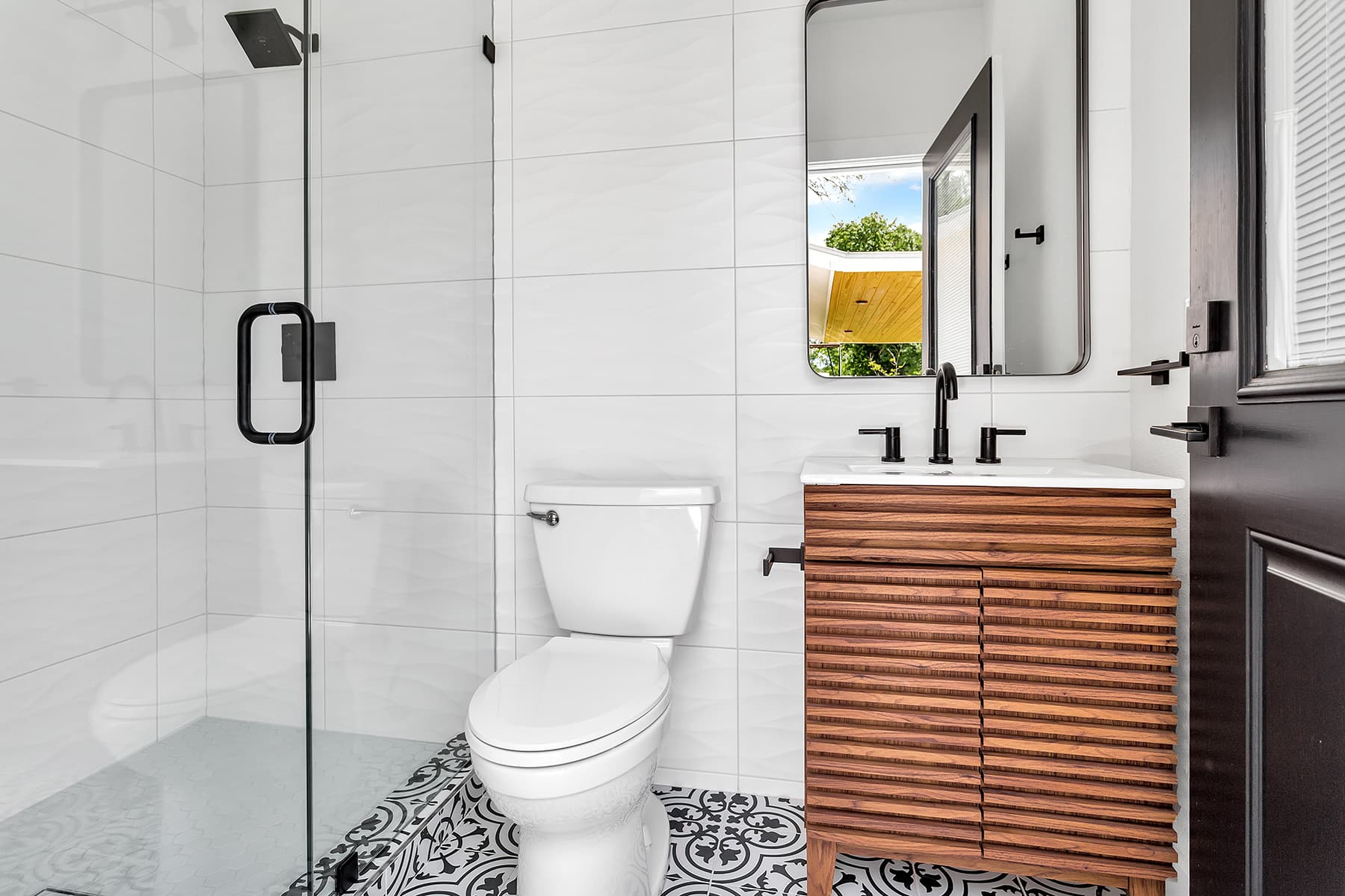 Burbank Casa Blanca - Image 14