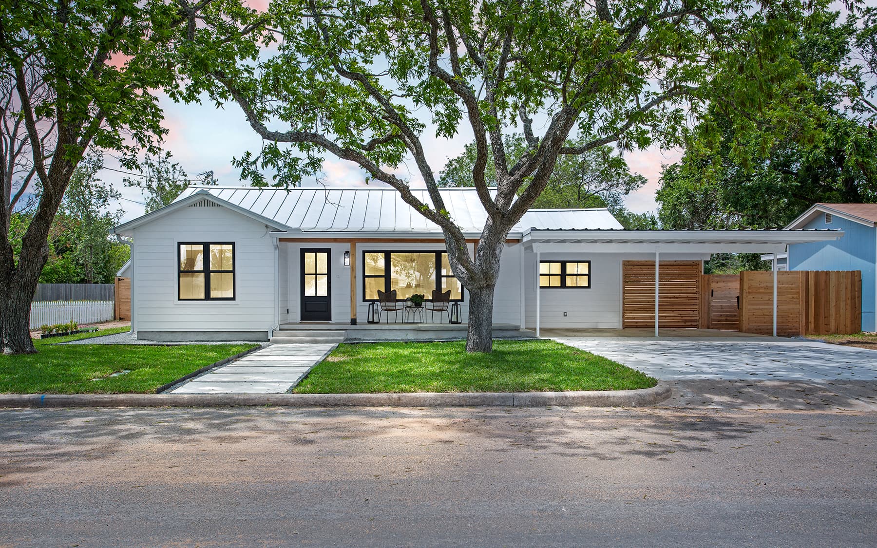 Burbank Casa Blanca - Image 16