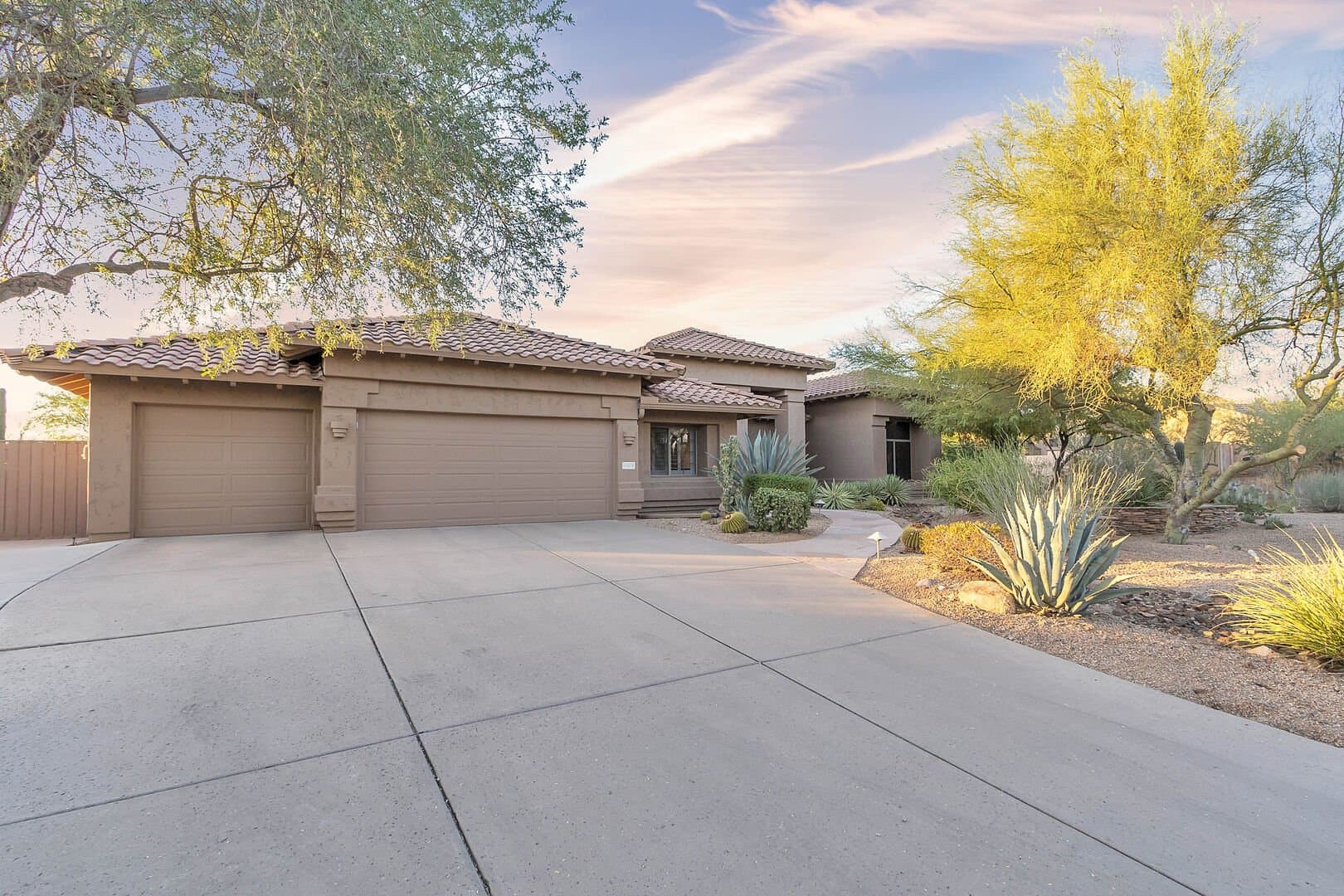 Scottsdale Redbird - Image 51