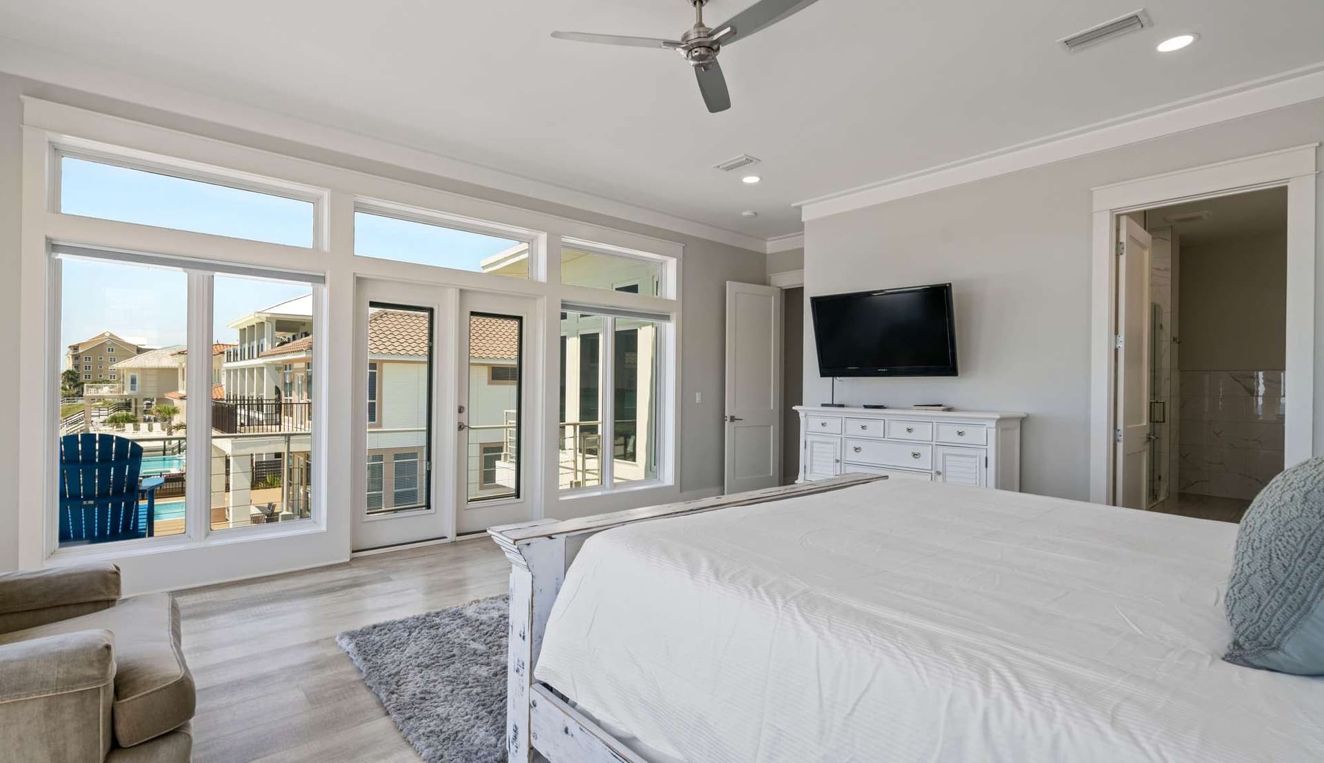 Latitudes Manor - Image 18