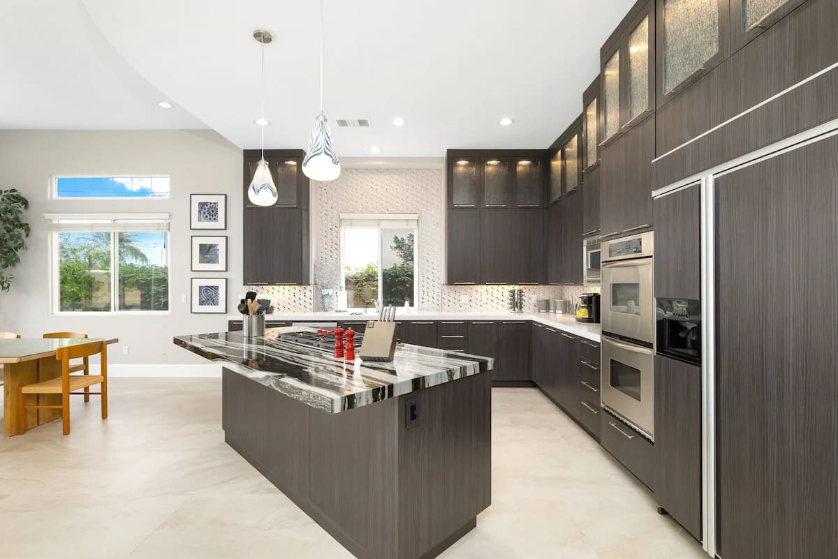 Lake View Home - Image 9