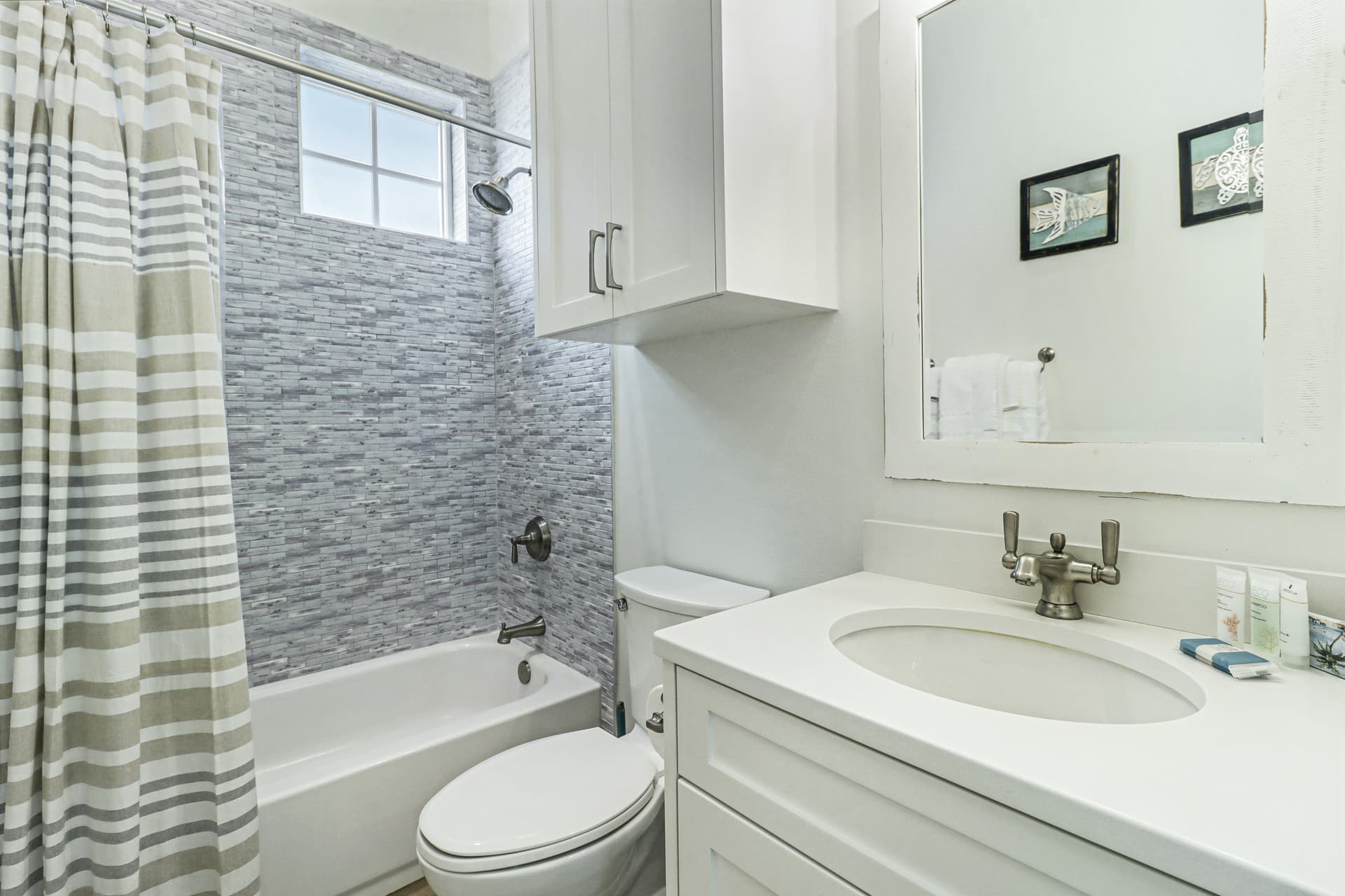 Pelican's Perch - Image 15