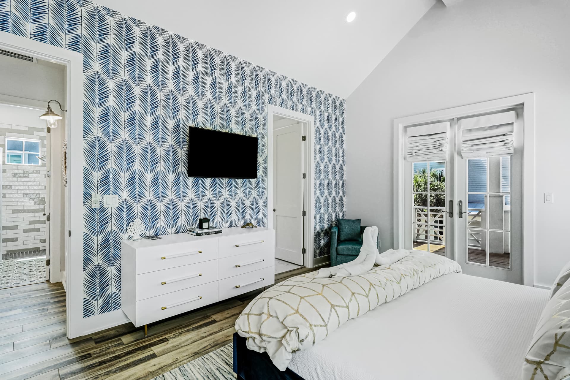 Sunset Avenue Stunner - Image 11