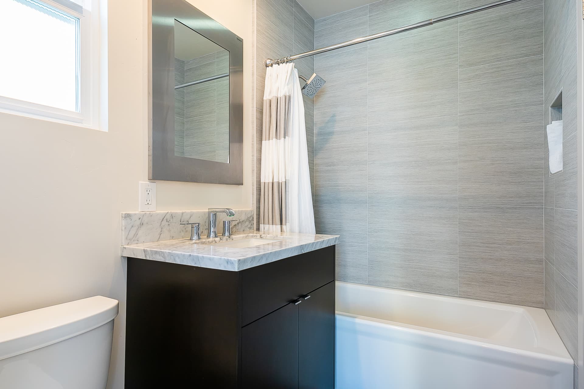 Chelsea House - Image 7