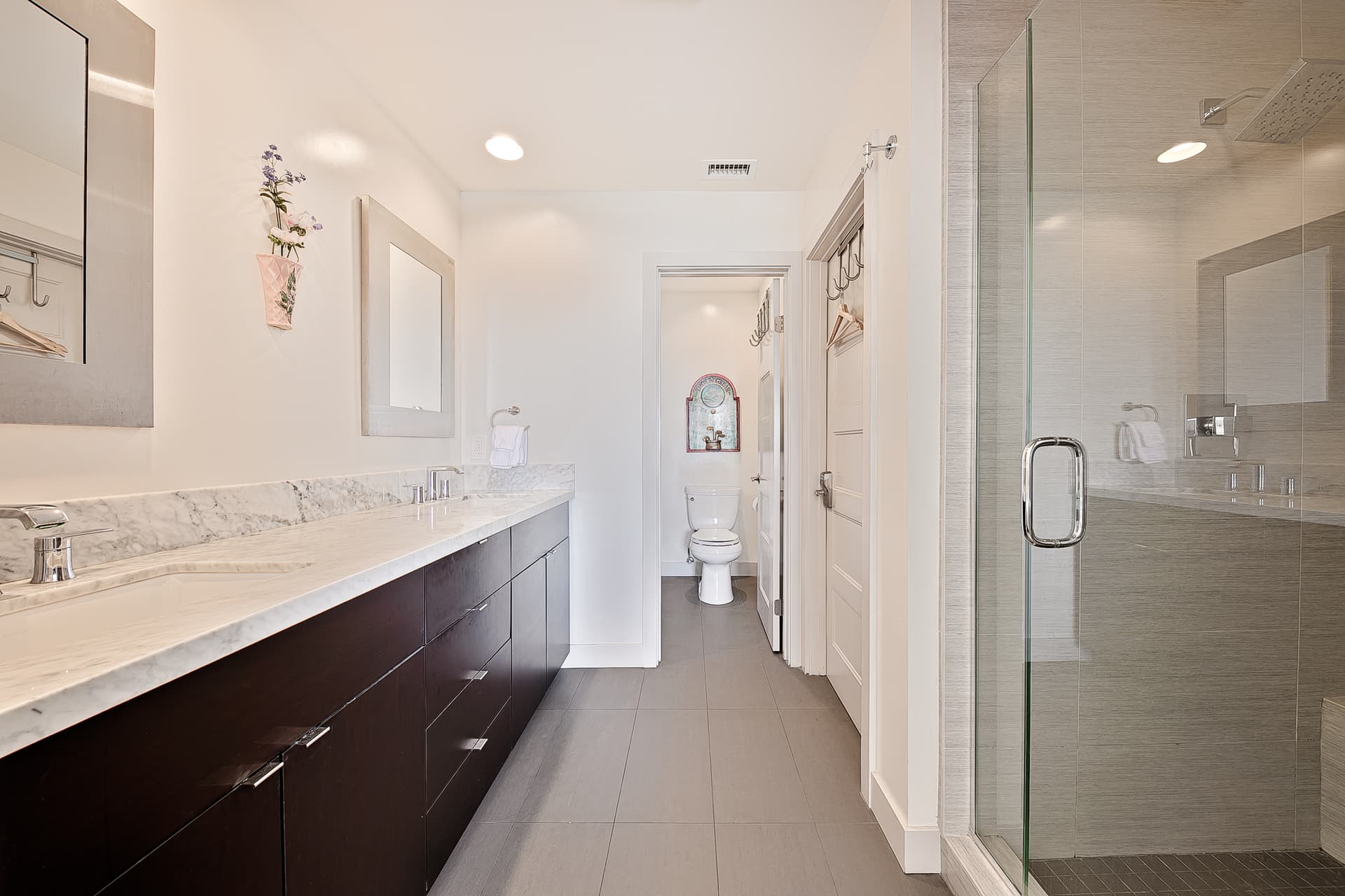 Chelsea House - Image 20