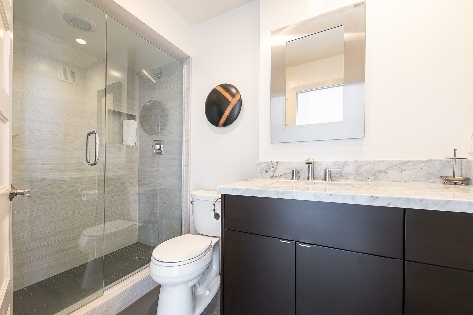 Chelsea House - Image 25