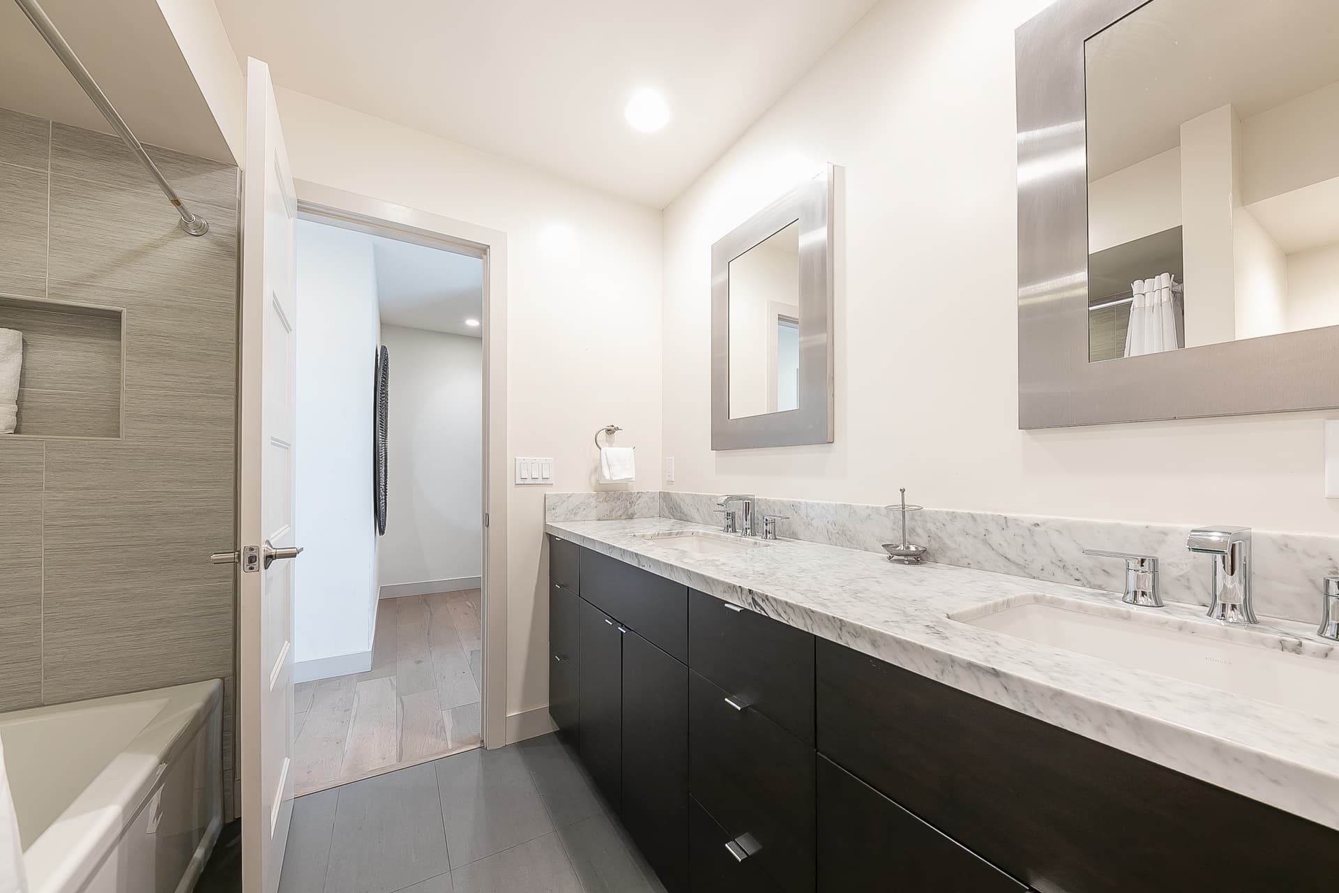 Chelsea House - Image 31