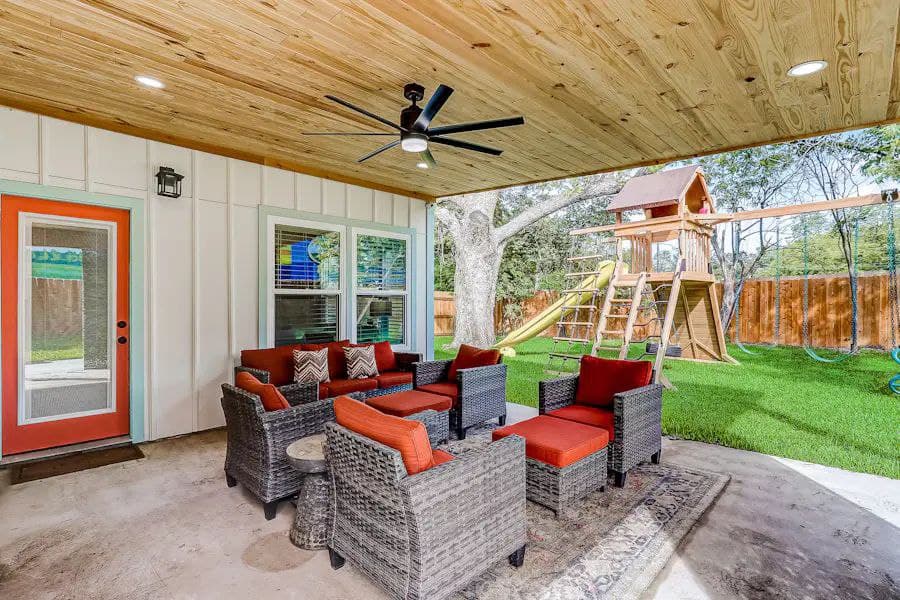 Downtown Charmer - Image 2