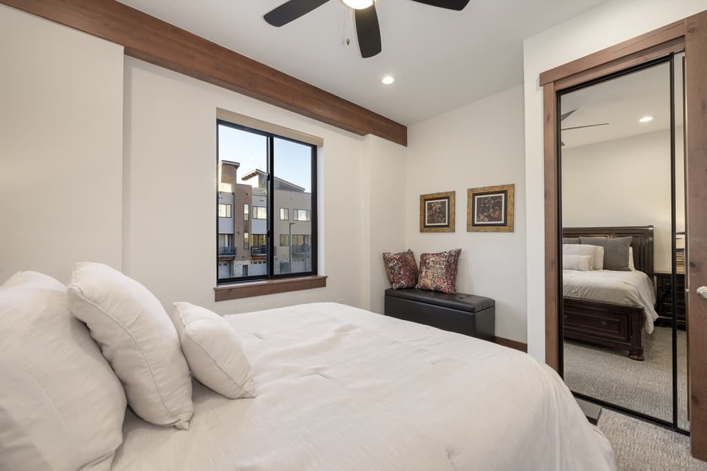 Continental Vista Condo - Image 14