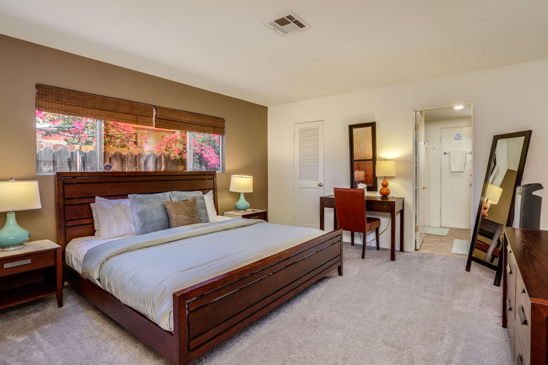 Poolside Terrace - Image 13