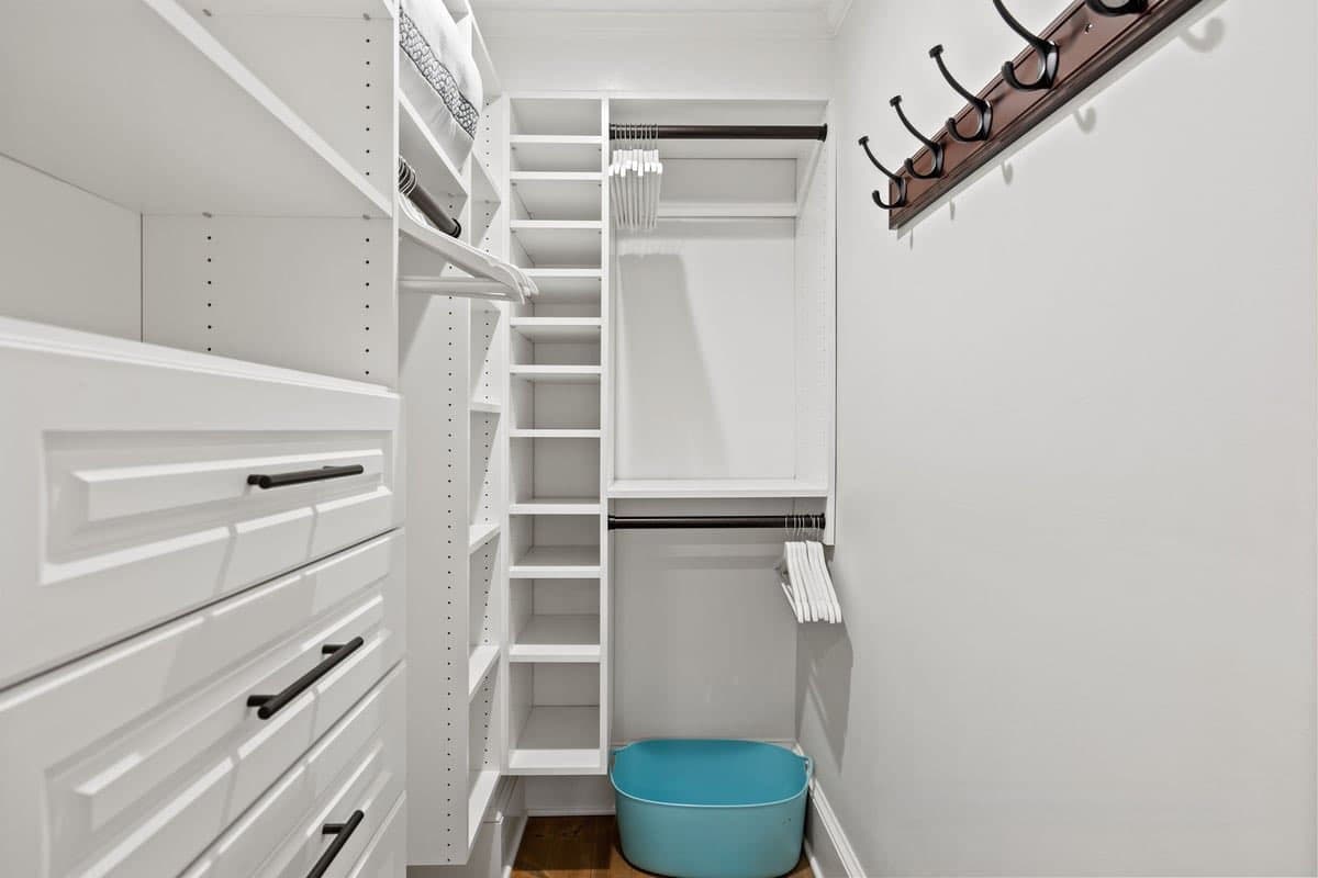 Cross Street Retreat - Image 14