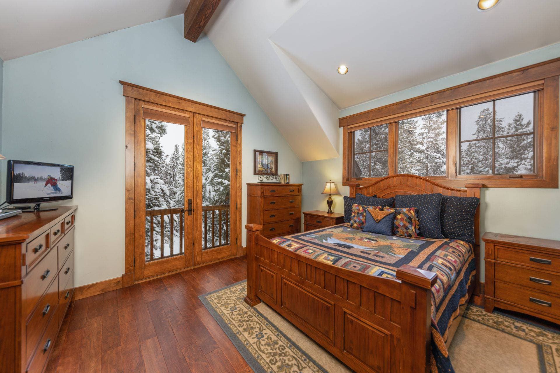 Last Nickel Lodge - Image 22