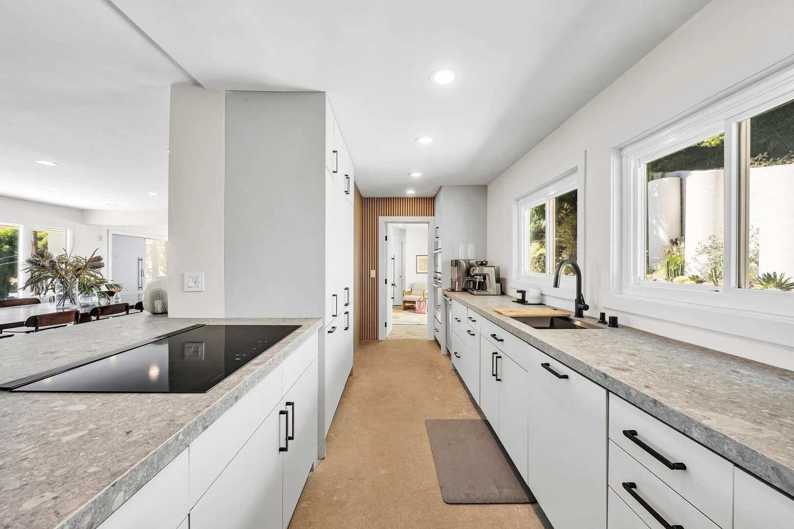 Sunset Plaza View - Image 13