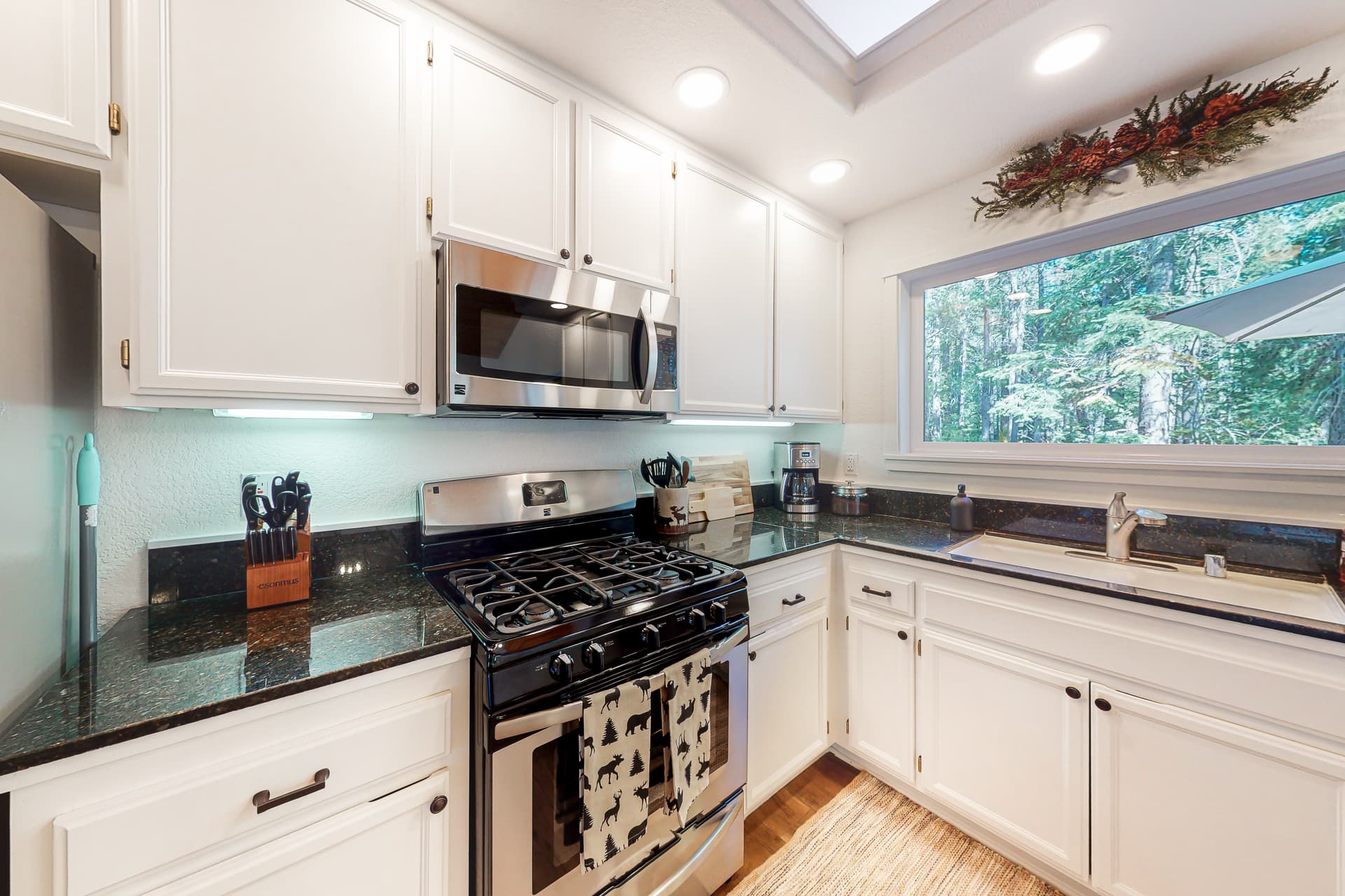 Trout Creek Retreat Home - Image 7