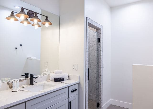 Estate on the River - Image 42