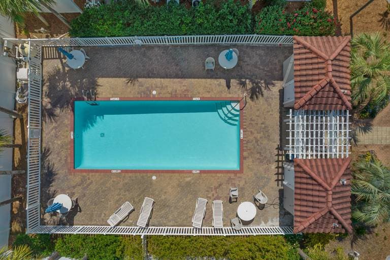 Aquaholic House - Image 45