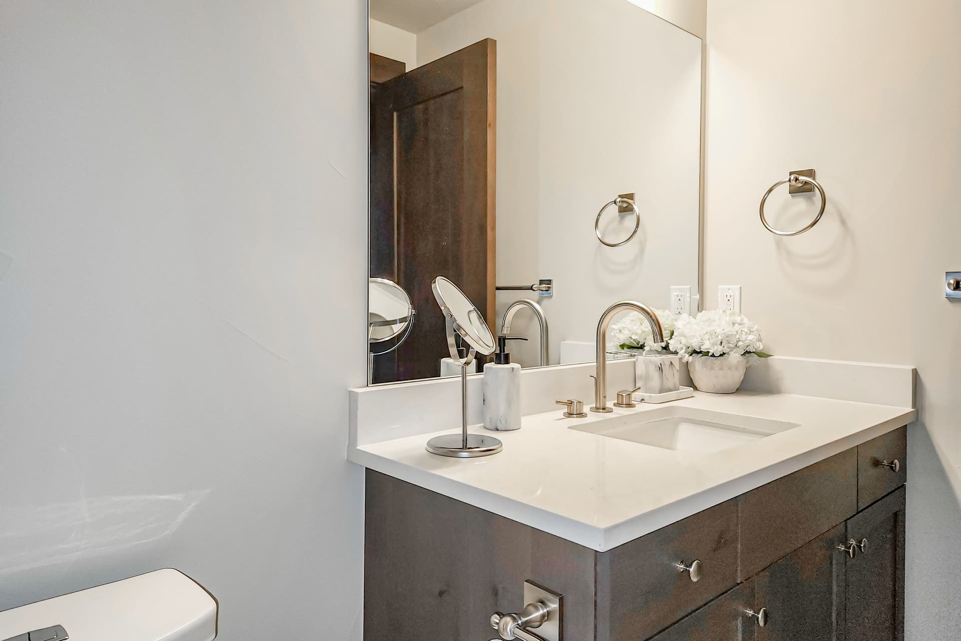 Slice of Silverthorne House - Image 21