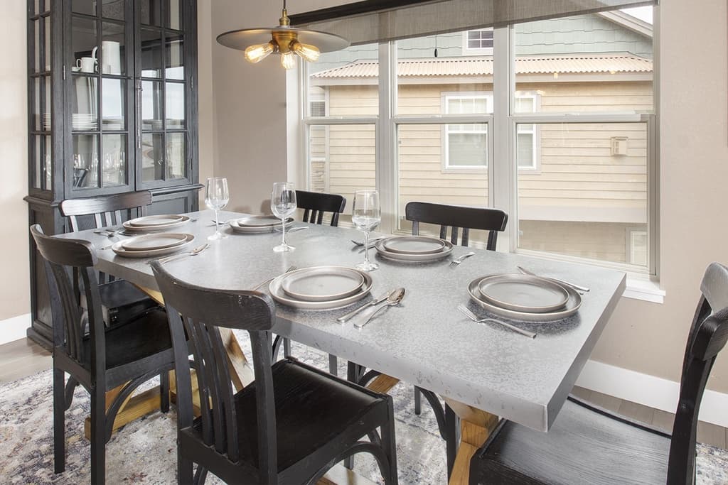 Sunset Summit Townhome - Image 5