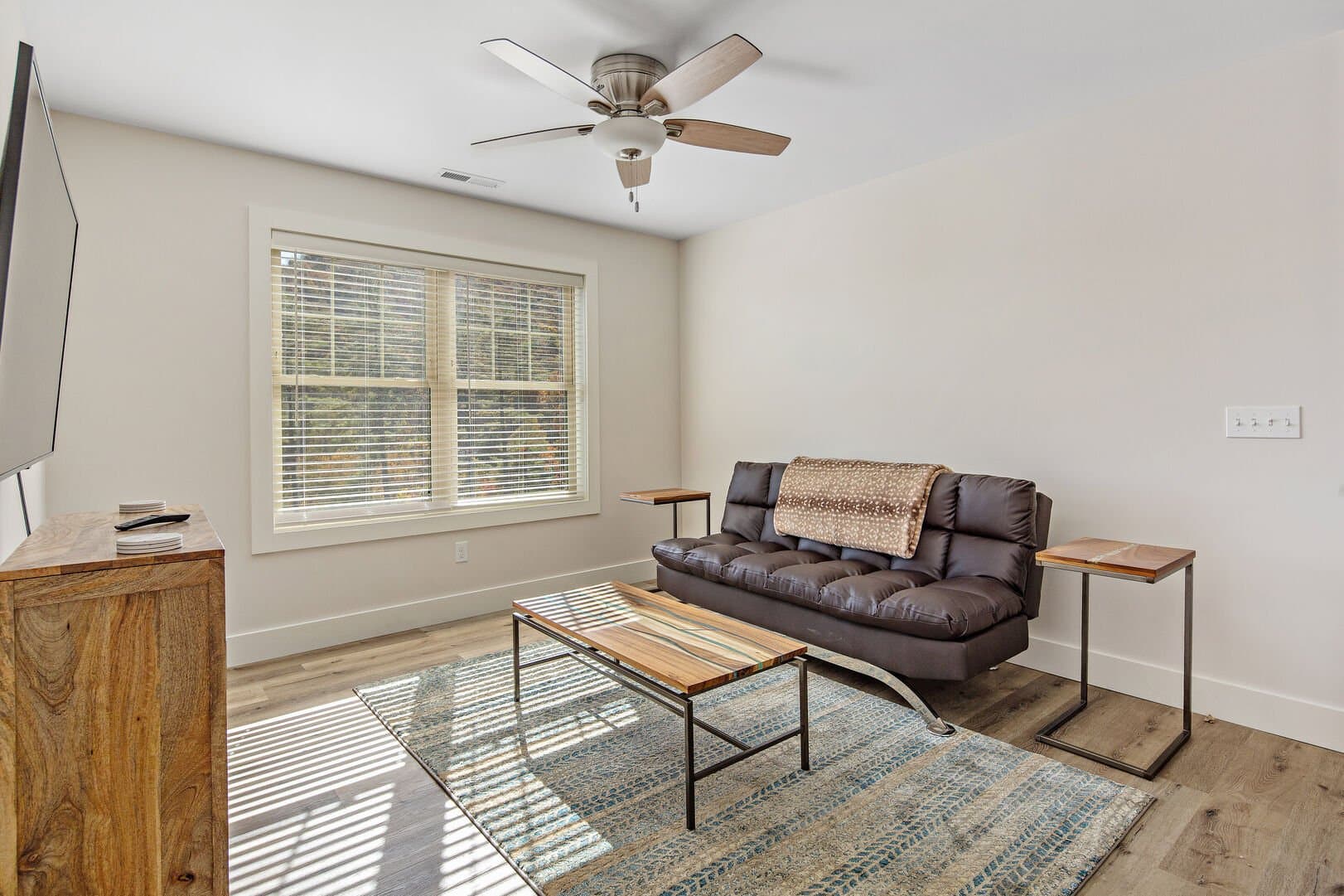 Hilltop Splendor House - Image 23