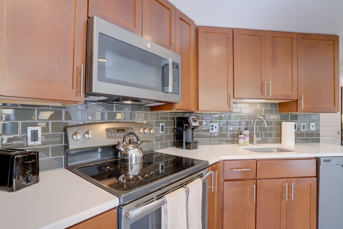 Red Brick Residence - Image 5