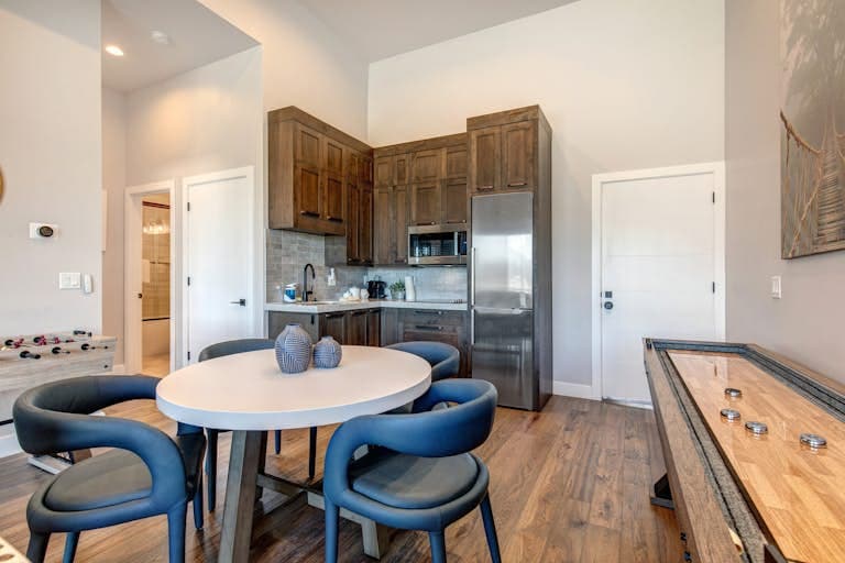 Hideout Hideaway - Image 14