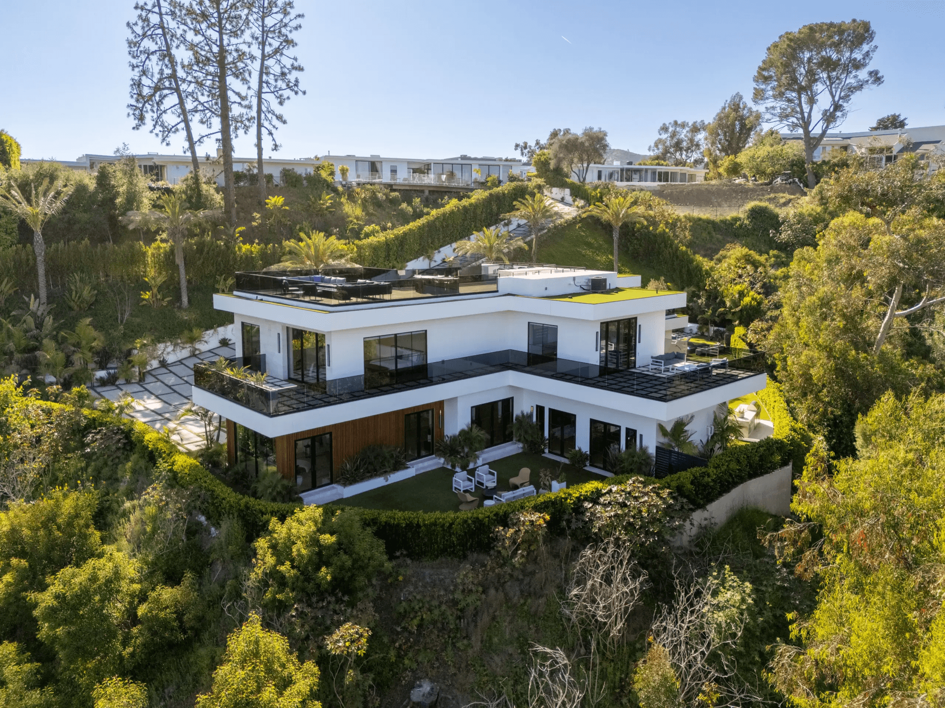 Linda Flora - Image 1