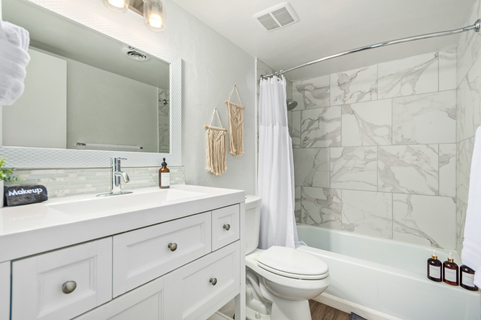 Camelback House - Image 13