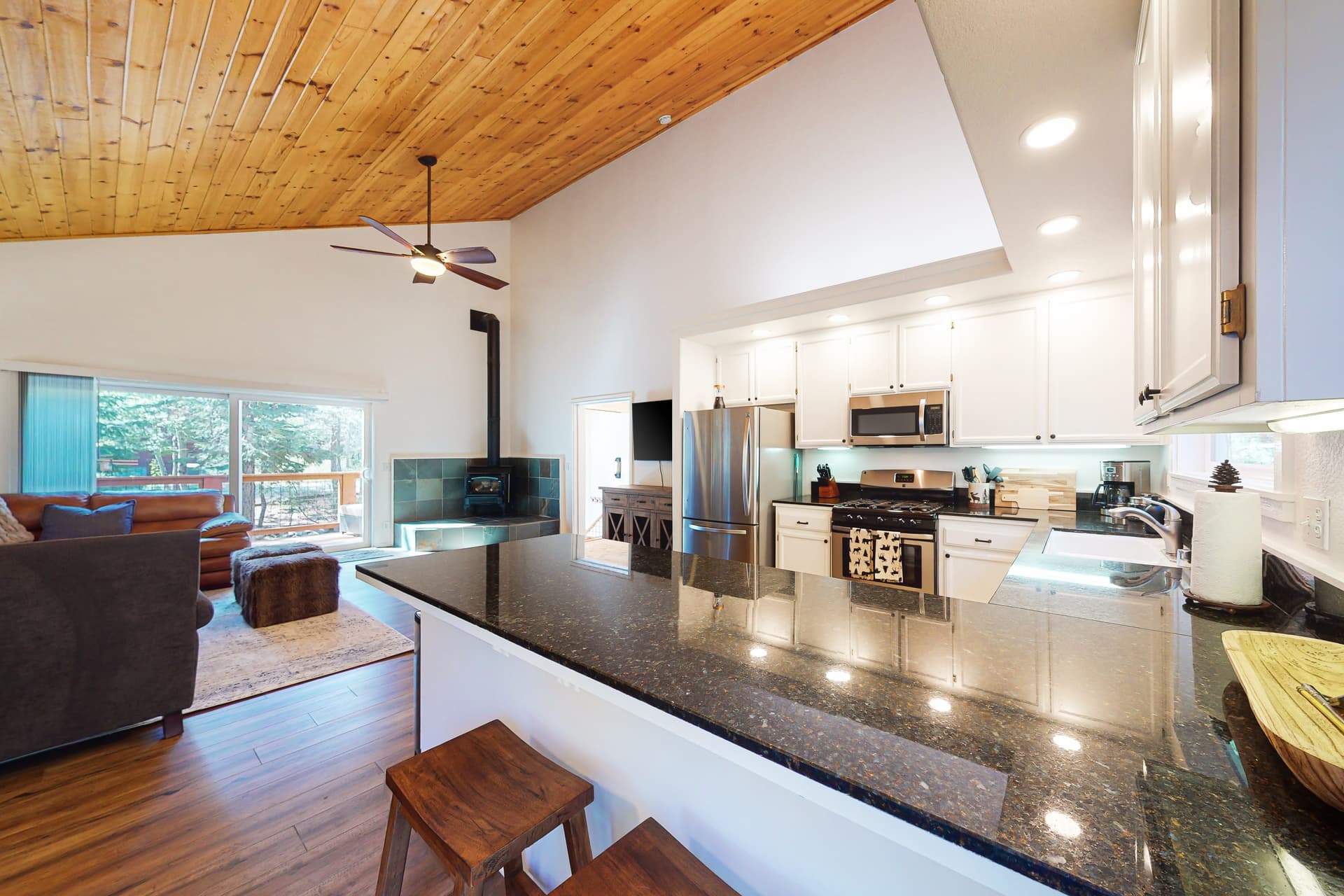 Trout Creek Retreat Home - Image 6