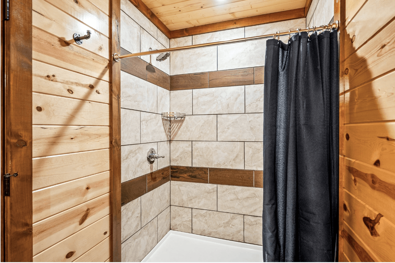 Smokey's Paradise - Image 32