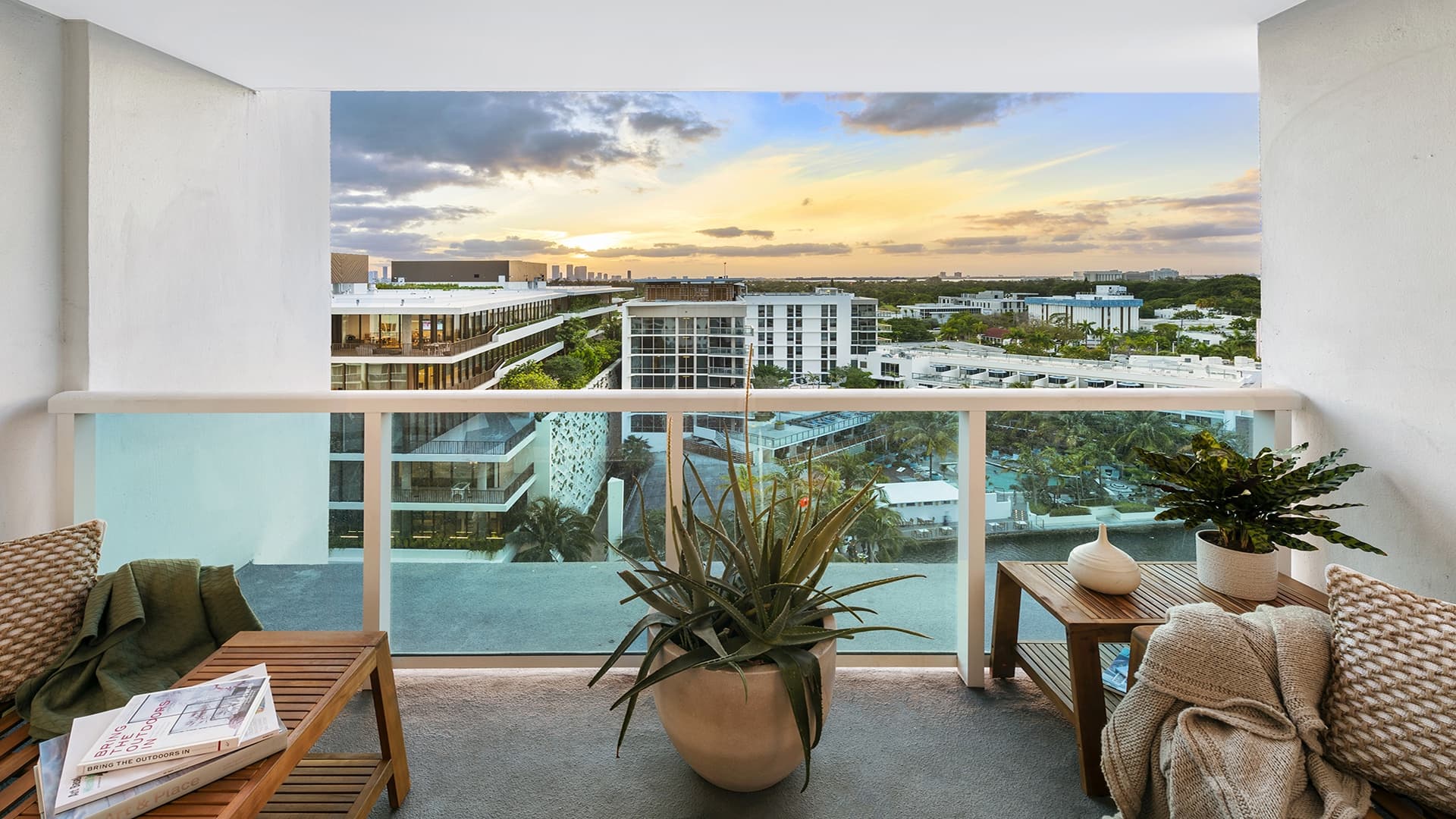 1 Hotel & Homes Condo #945 - Image 2