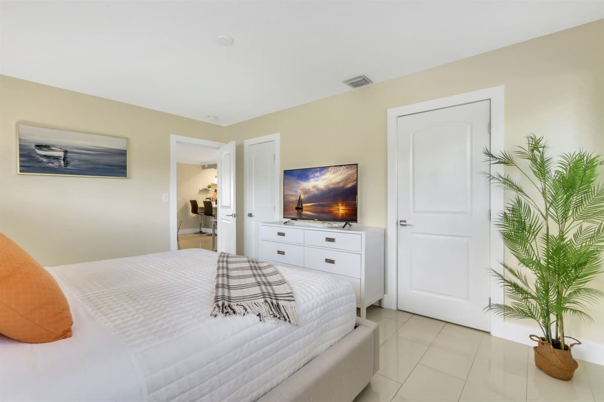 Bright Home - Image 10