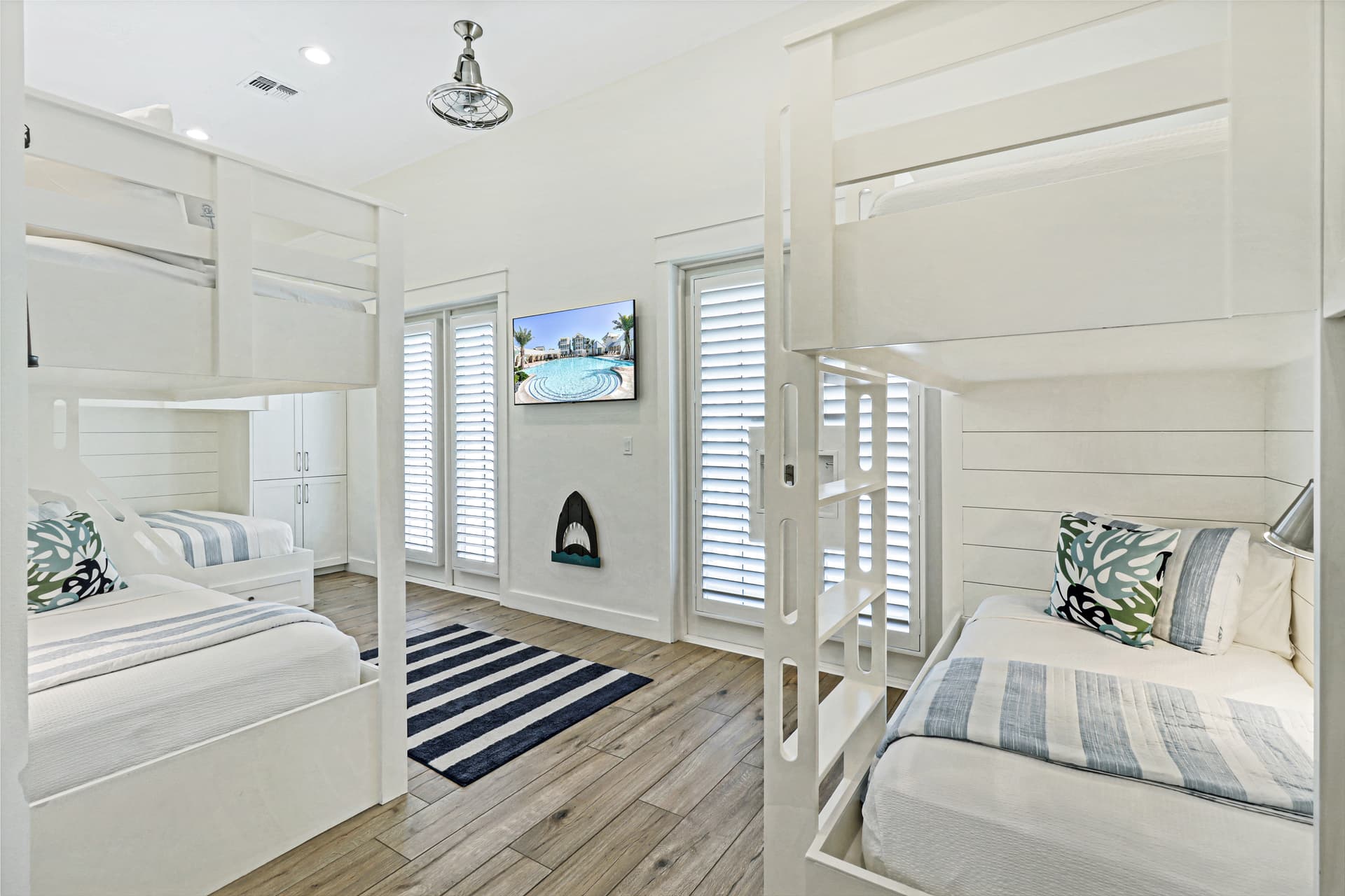 Pelican's Perch - Image 33