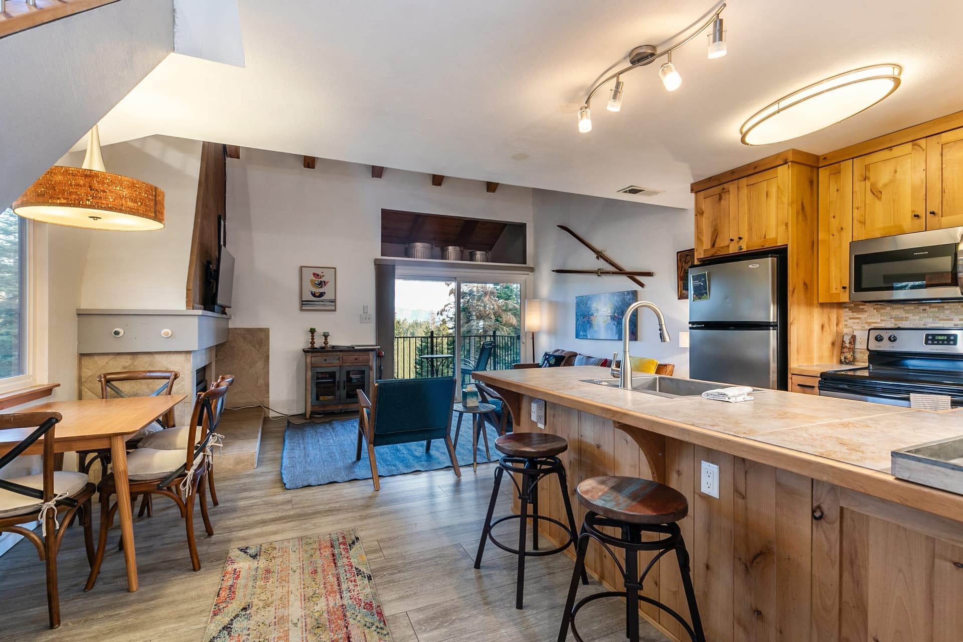 Stylish Carnelian Townhome - Image 5