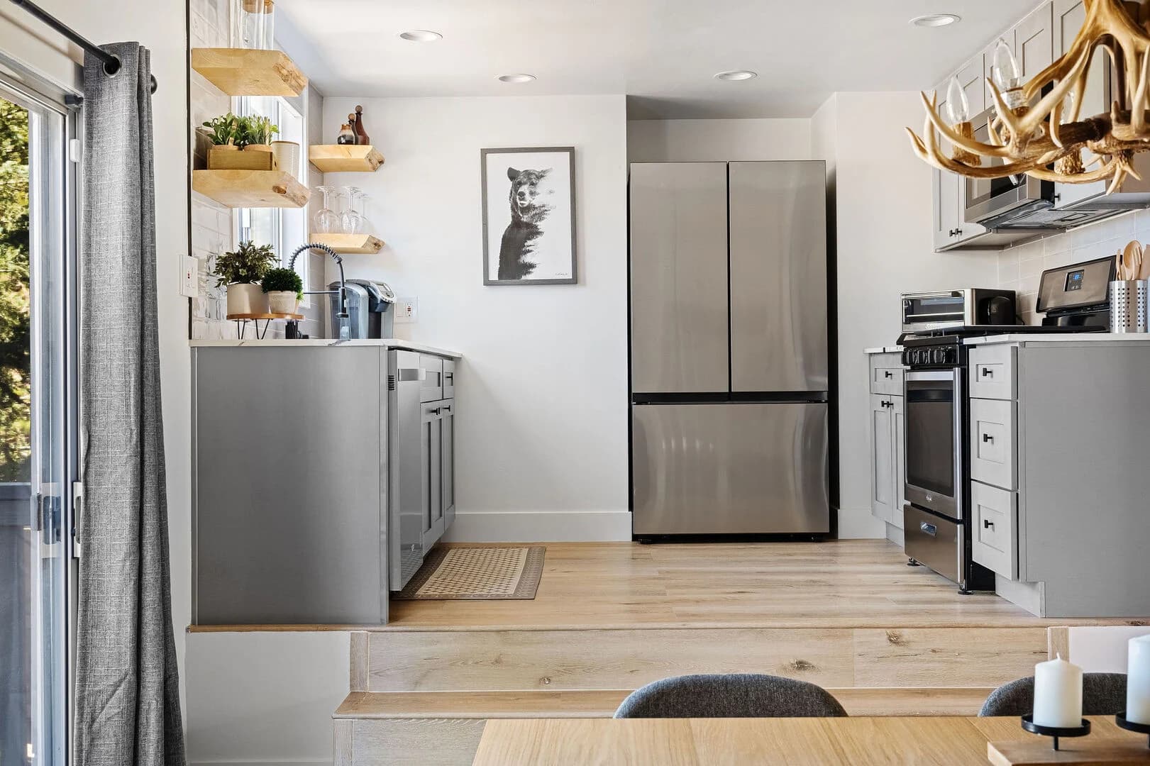 Summit House - Image 5