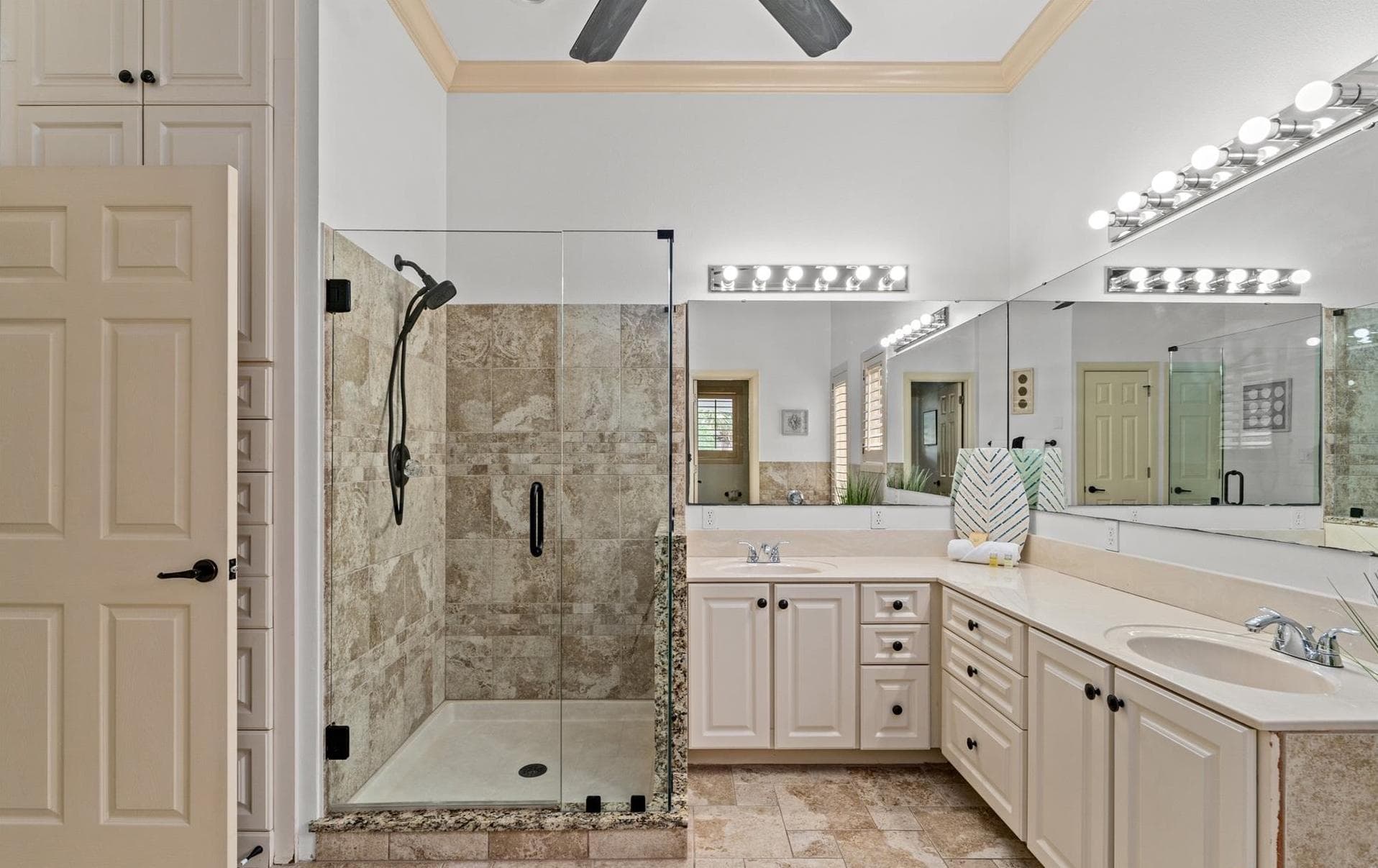 Paradise Isle - Image 43