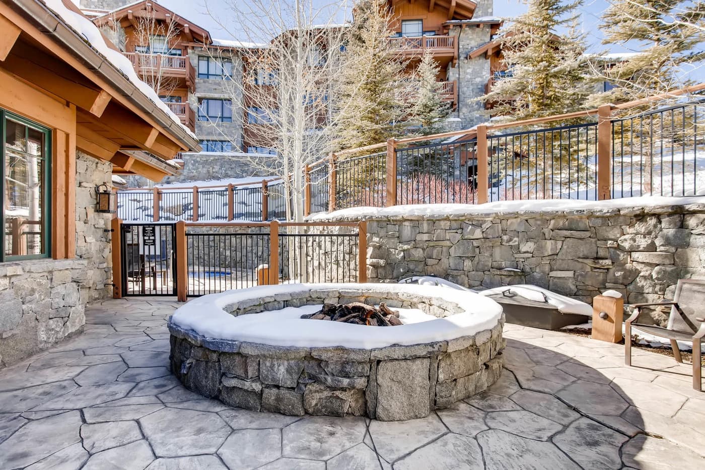 Lay Of The Land At Hummingbird Lodge - Image 2