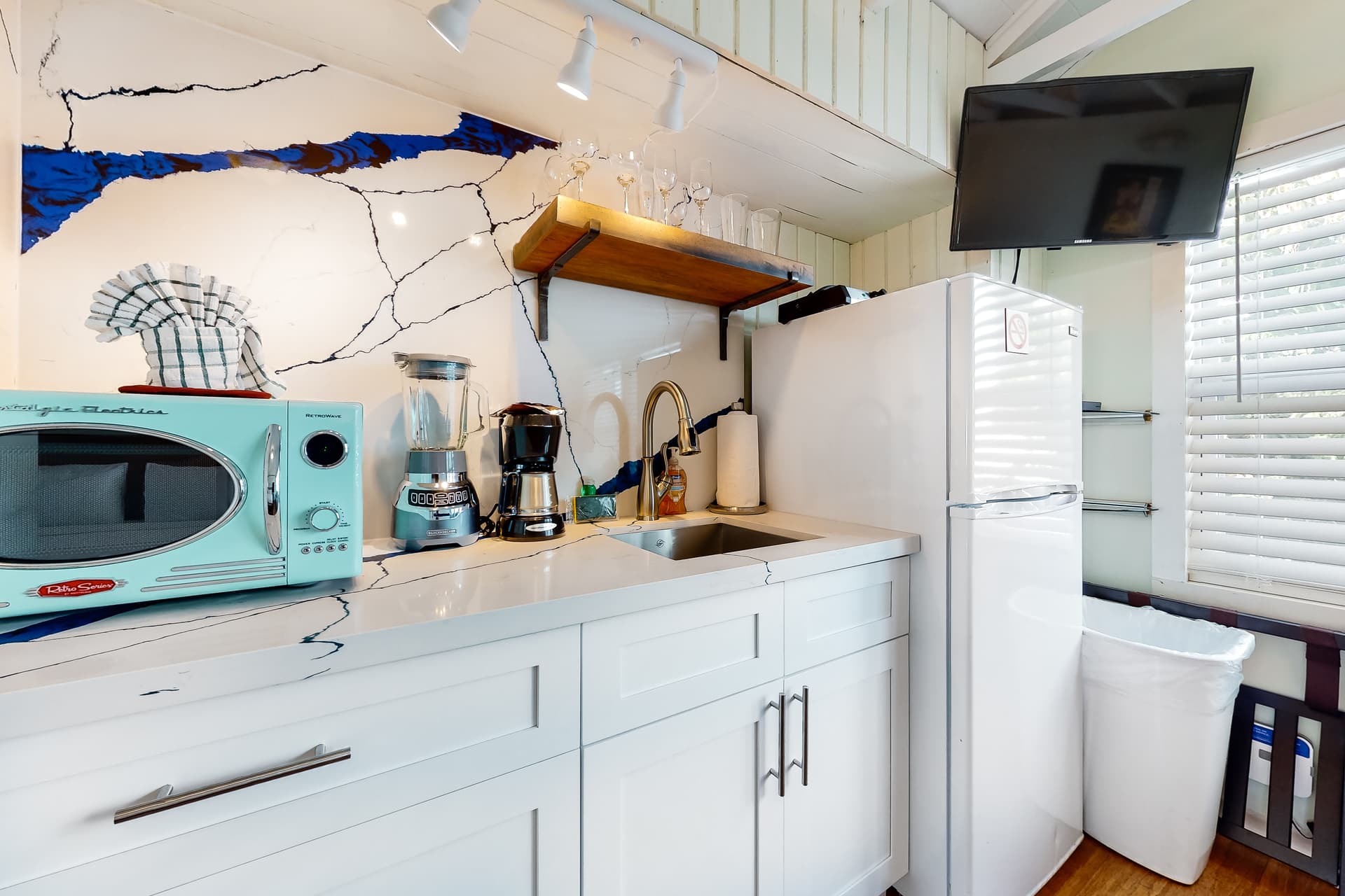 Papa's Hideaway - Image 25