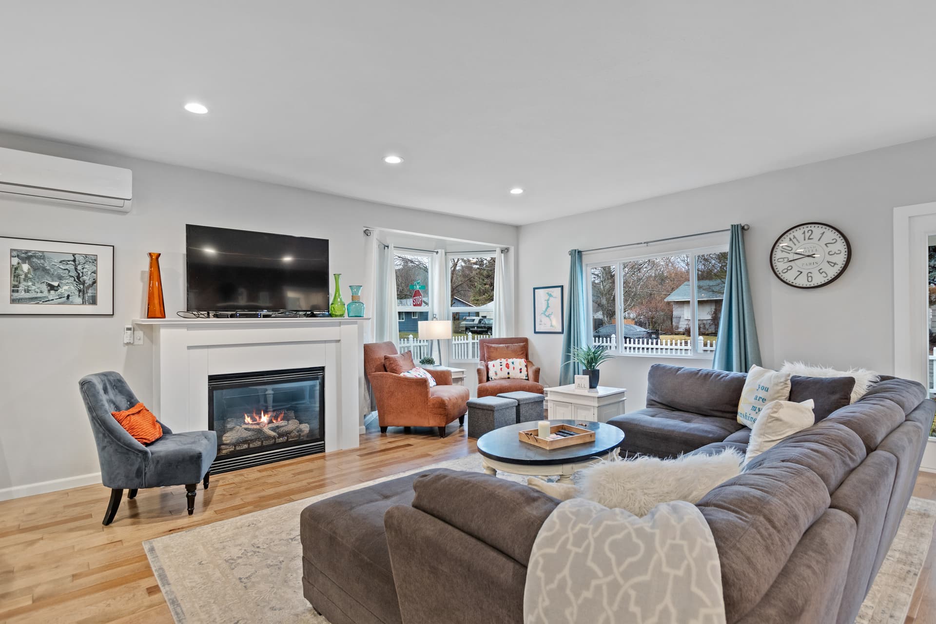 Cottage On The Corner - Image 1