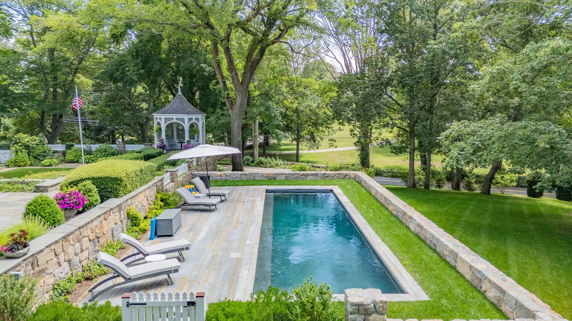 Quissett Gardens - Image 2