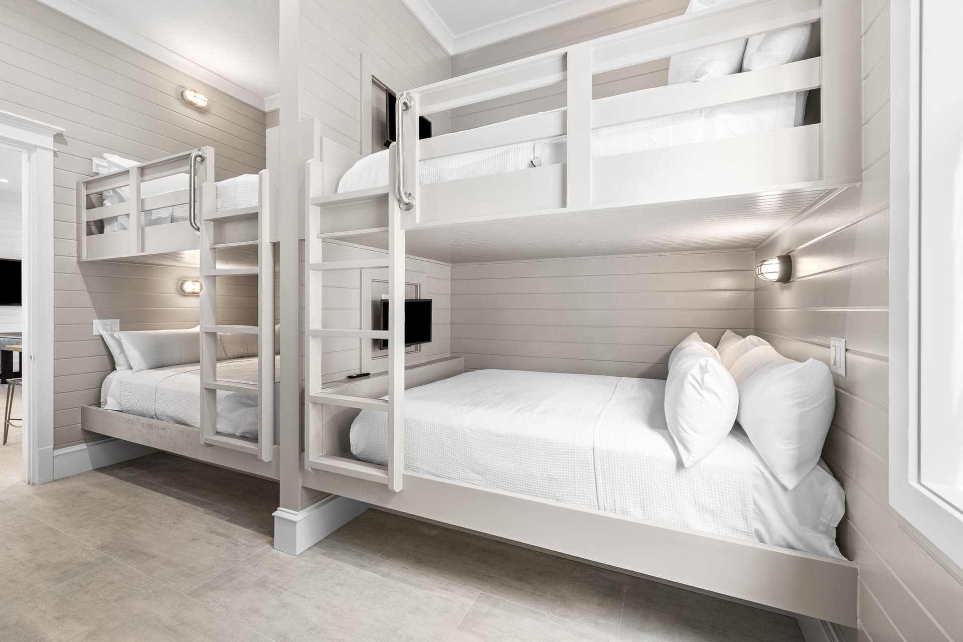 Drift Away Manor - Image 7