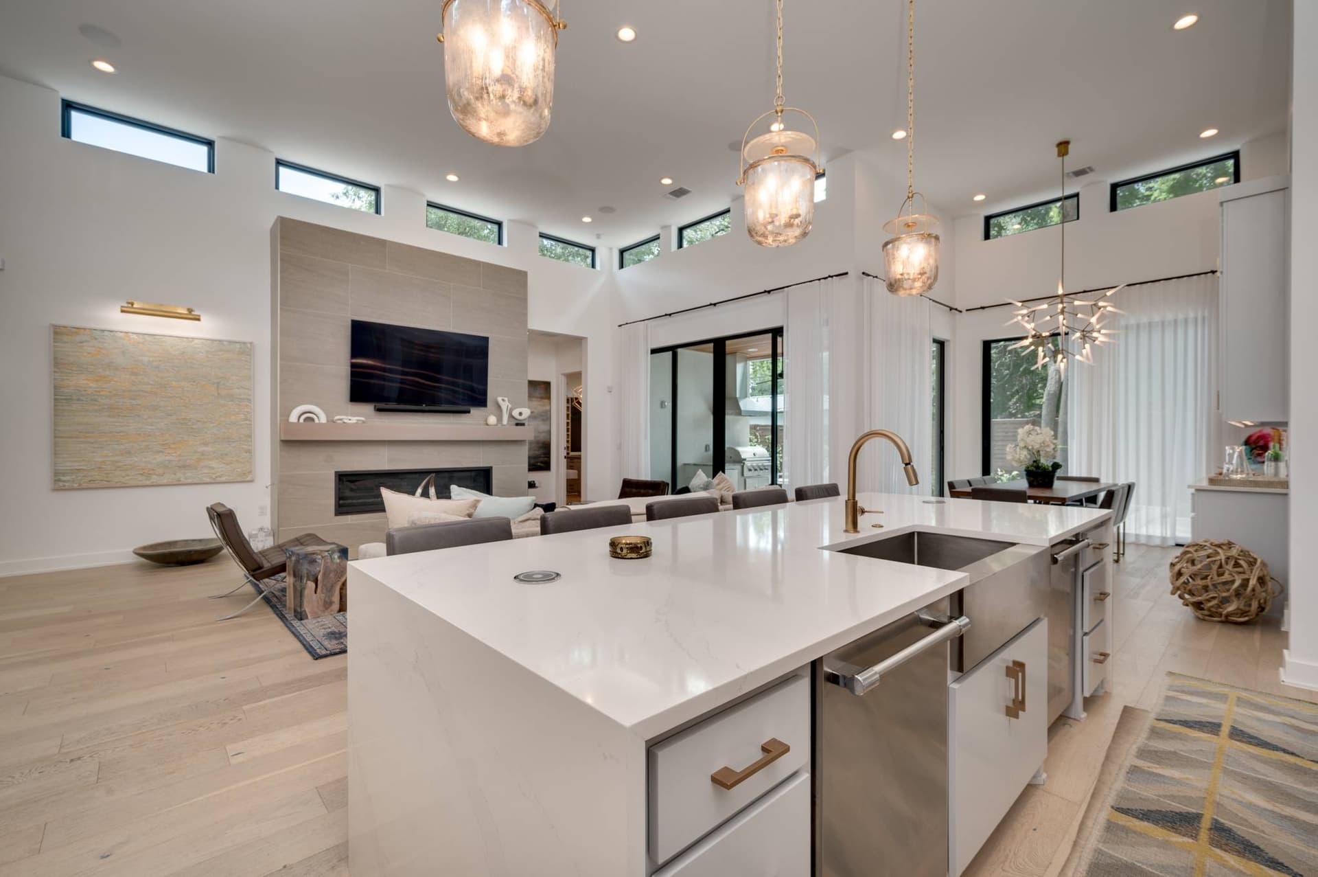 Austin Bella - Image 16