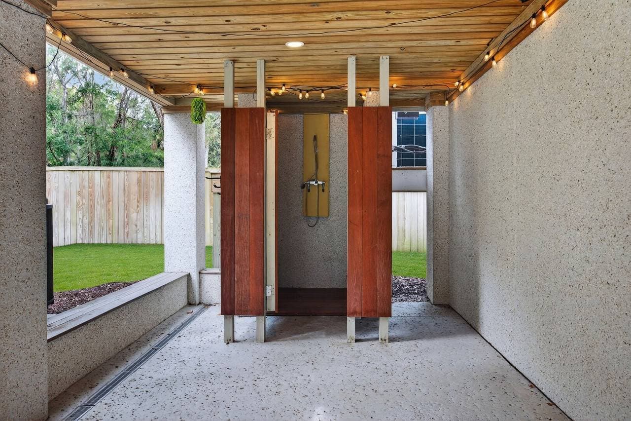 IOP Escape at 26th Avenue - Image 48