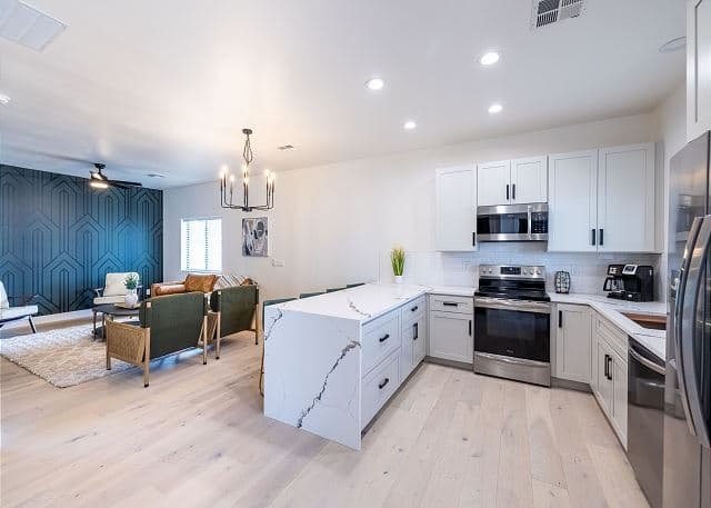 Estate on the River - Image 36