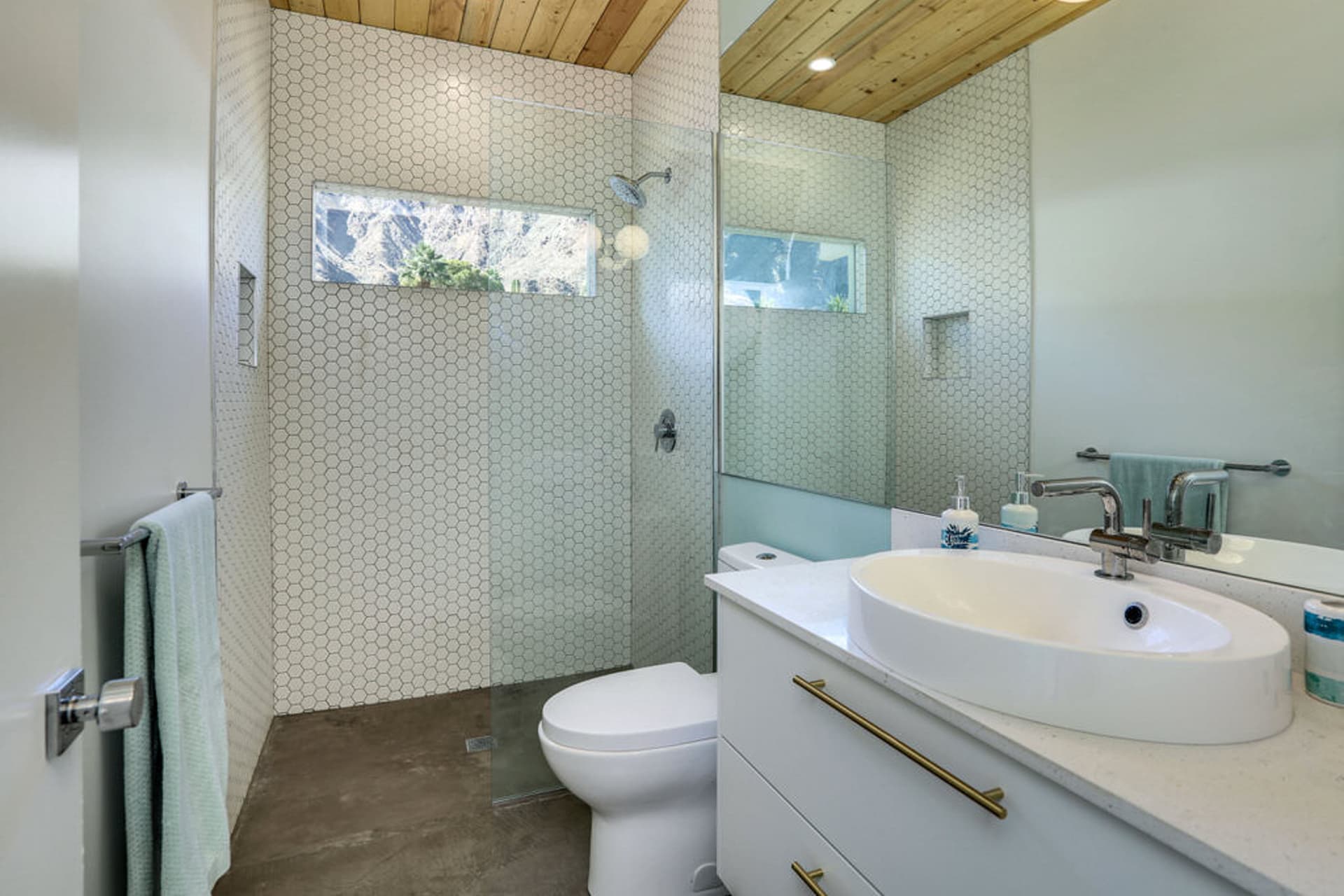 Regal Contemporary House - Image 16