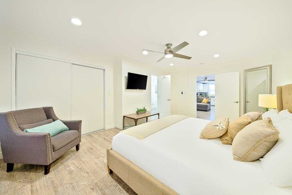 Retreat Compound - Image 11