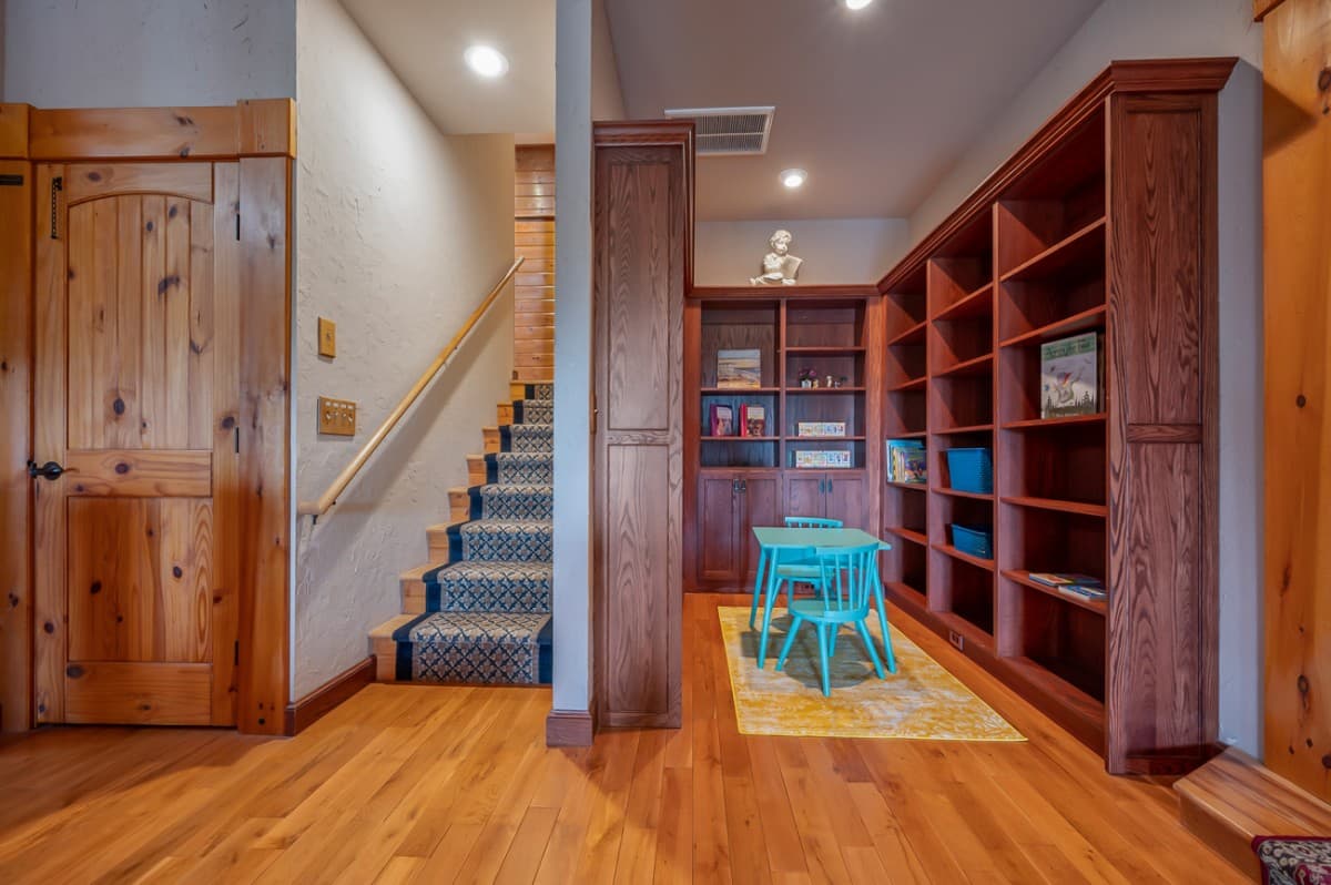 Chateau Laurel - Image 29