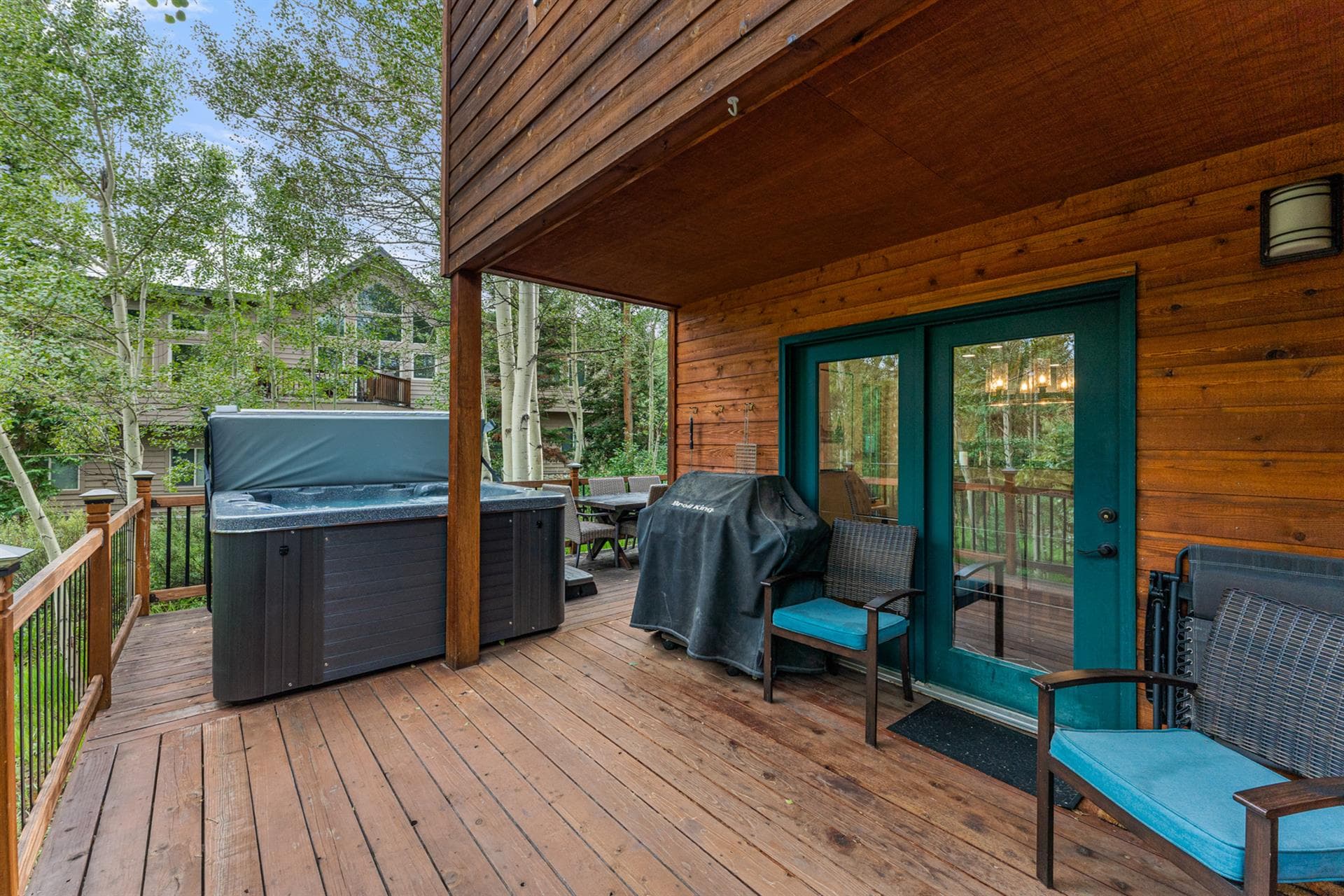 Burgundy House - Image 5