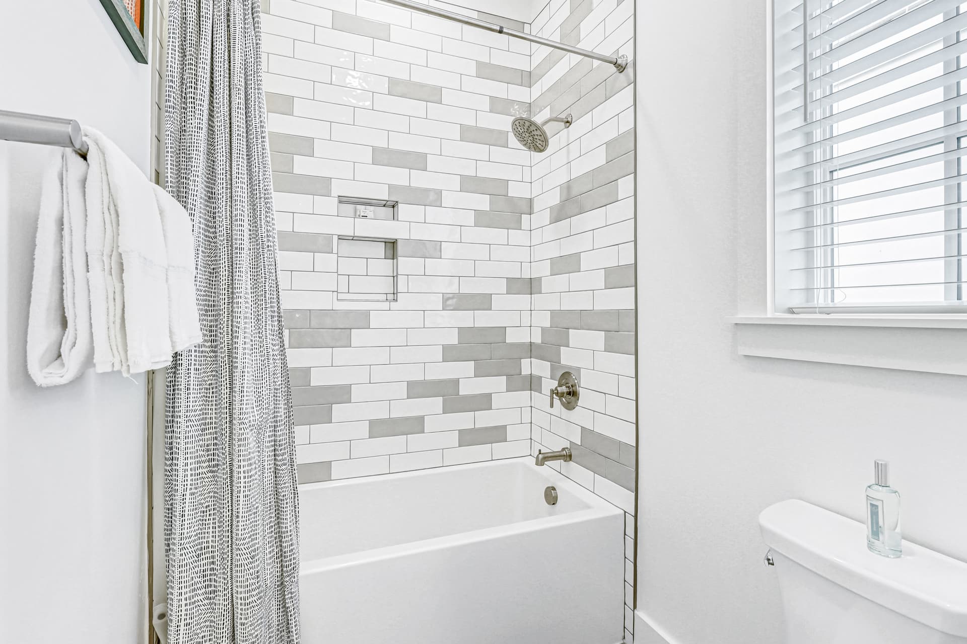 Sunset Avenue Stunner - Image 19